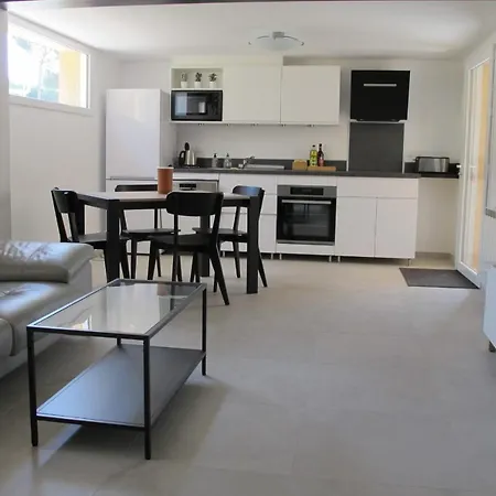 Superbe Renove De 3 Pieces Dans Saint-Raphaël